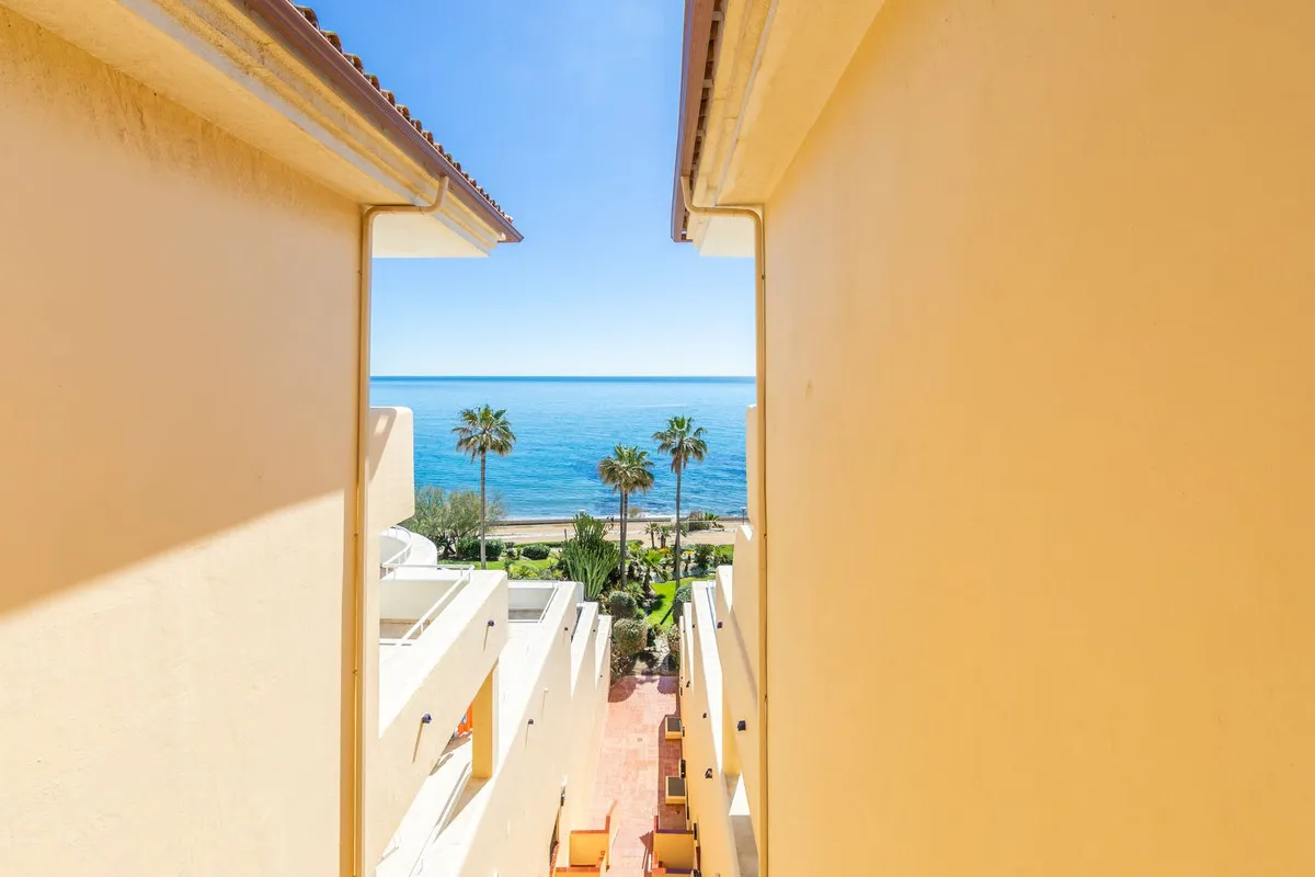 d2a1dacc-2518-401f-a803-660a94600a14