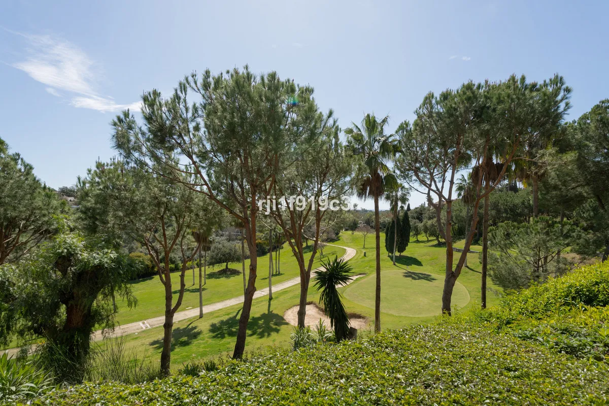 0f8047ba-cda0-40cf-bc74-ede4dbfa3ff6