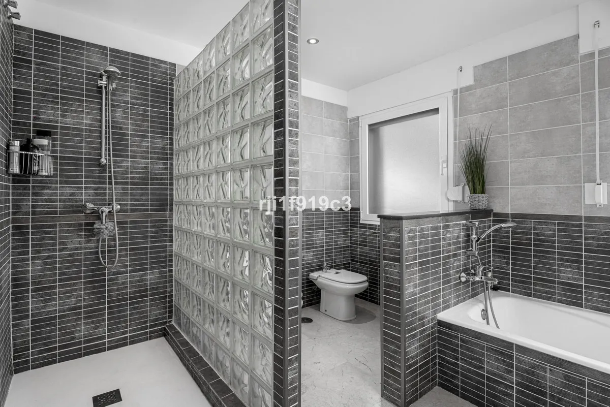 30e493b1-4953-447e-b1f4-d0905a46ba32