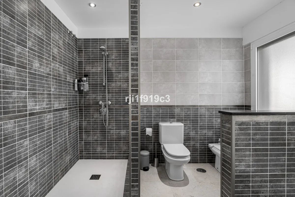 915a3f73-b4d5-49b2-a93f-c942691729f8