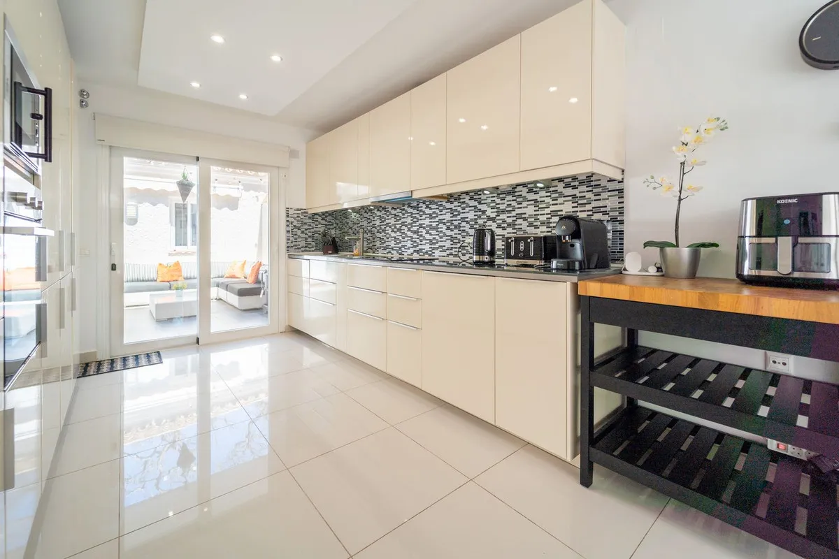 1afd7796-11ef-4edf-89c1-a168291f7656