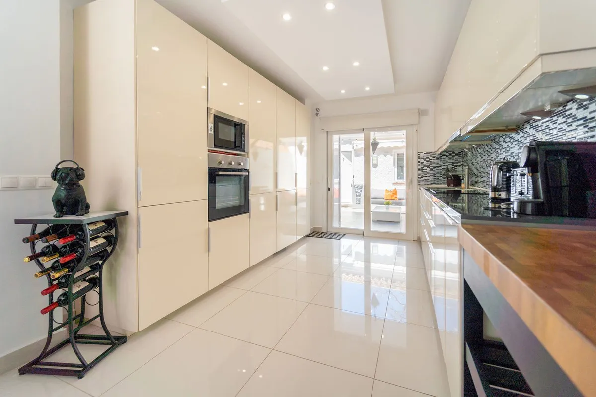 de9dd6c6-01bb-4c5b-b91b-1031033dedad