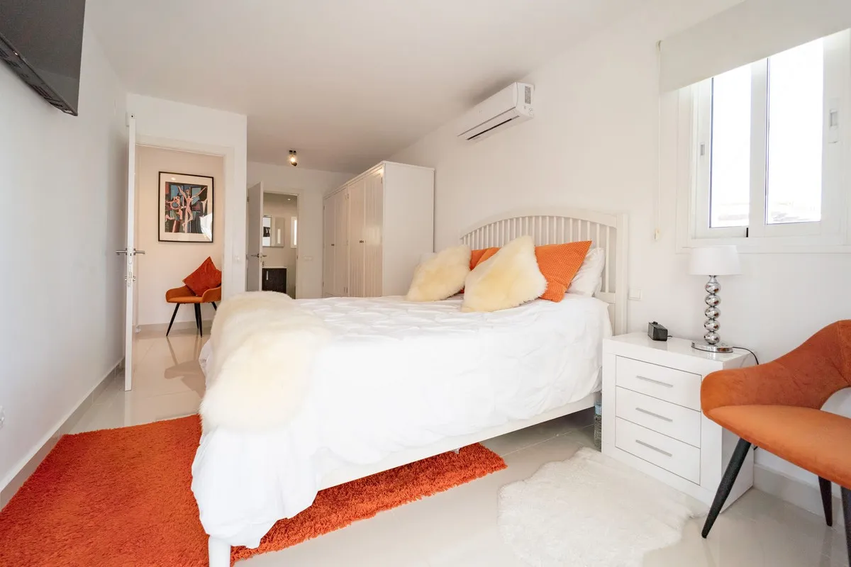 e3f36c8c-8557-4728-849f-662aa3f22bd3