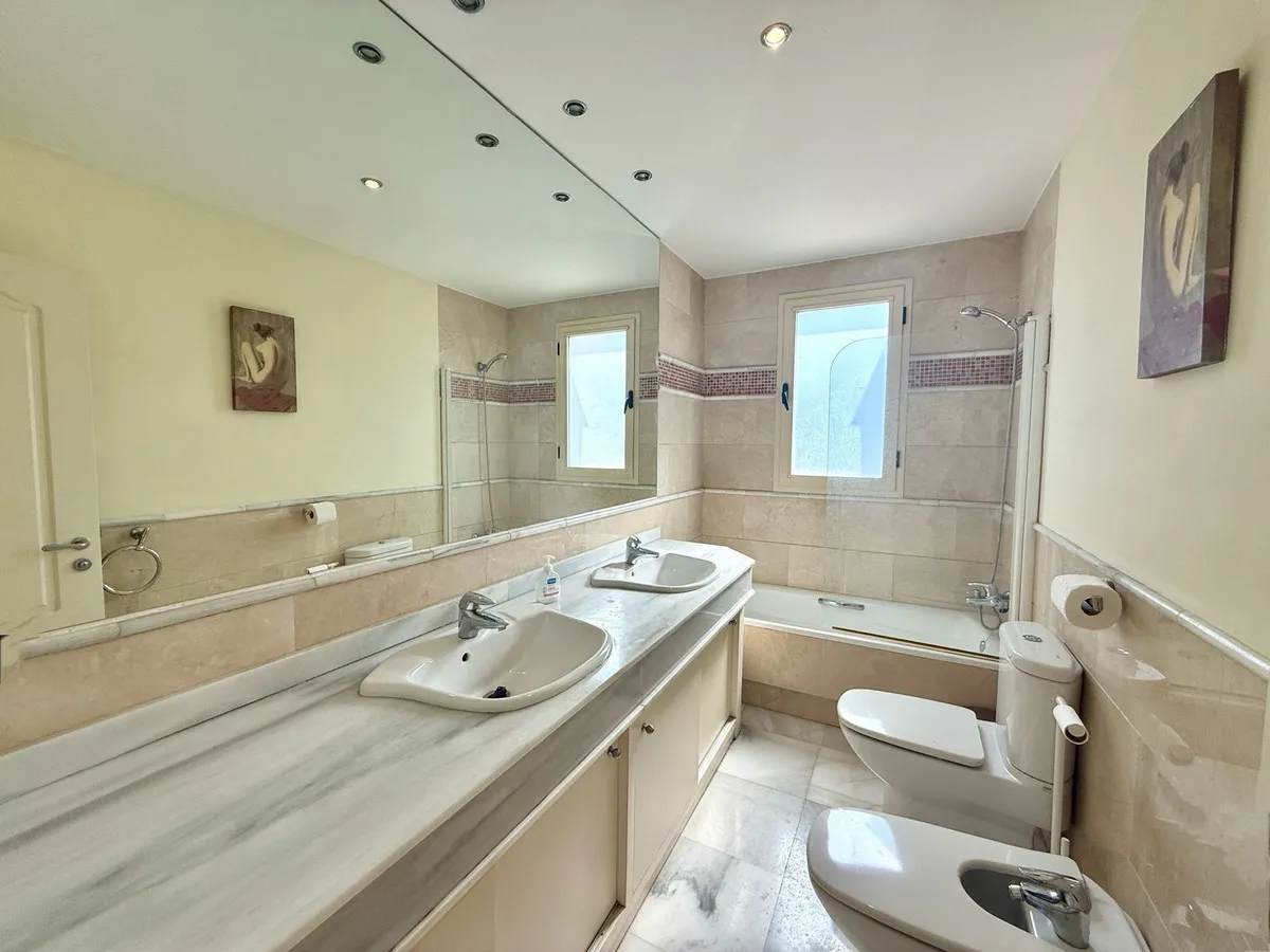 9b751262-6c45-43c5-a650-2bad8db03803