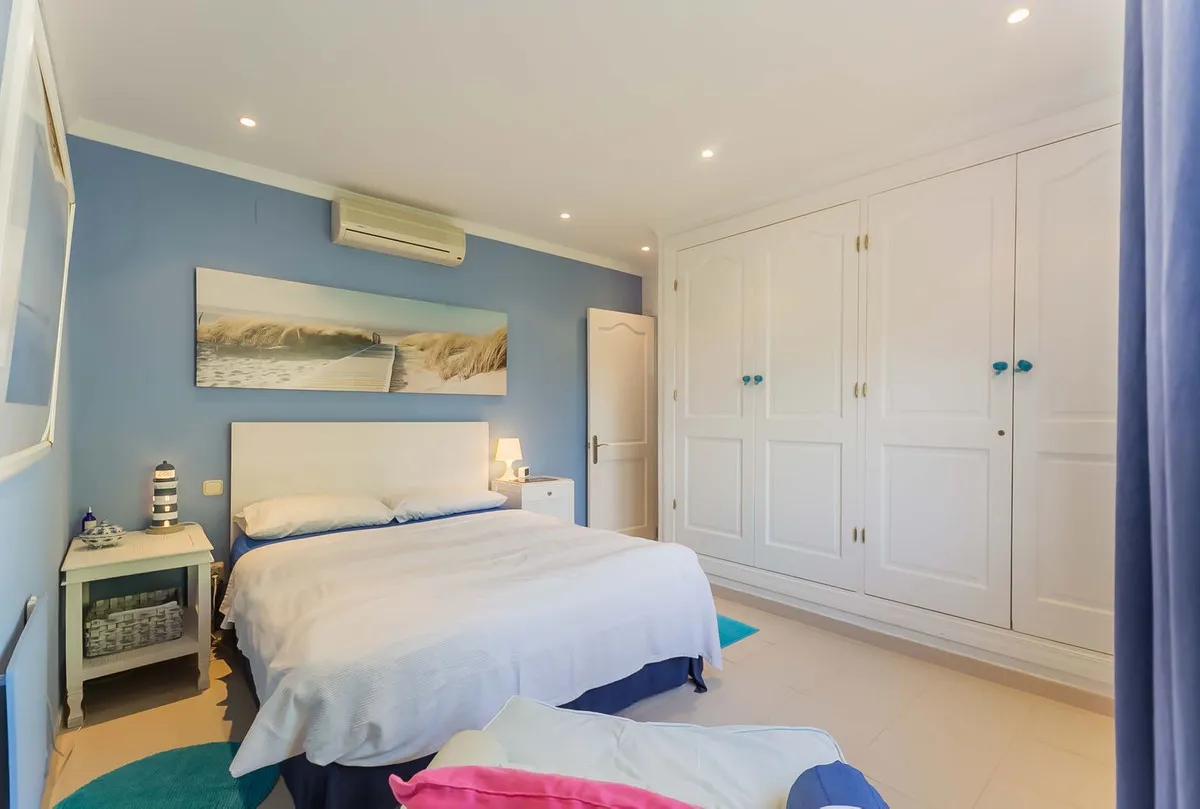 c8d52899-954f-44e0-aa49-4113481fdc5a