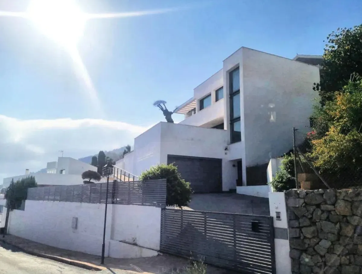 453cfe61-4f25-4d1f-809b-726af1a7678e