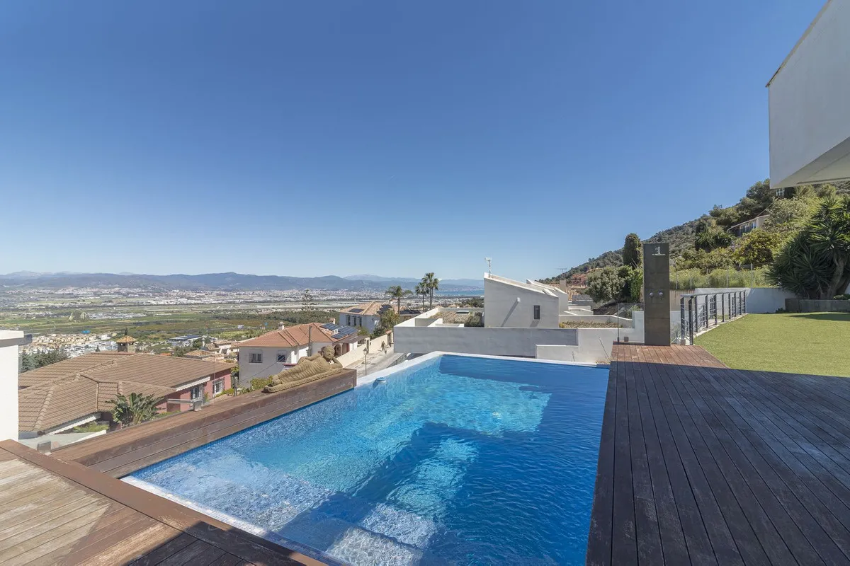 b8bda431-6953-40e1-a2a7-d8fc895edf3a