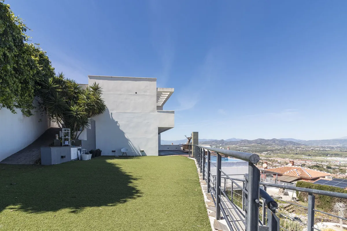 d983c03c-aafc-46b2-9358-42a9f9d49035