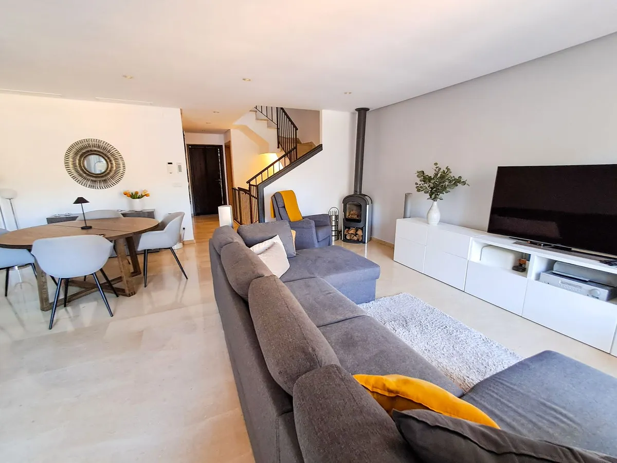 aee700fc-2e70-4cdb-ae5b-82b73d2e3326