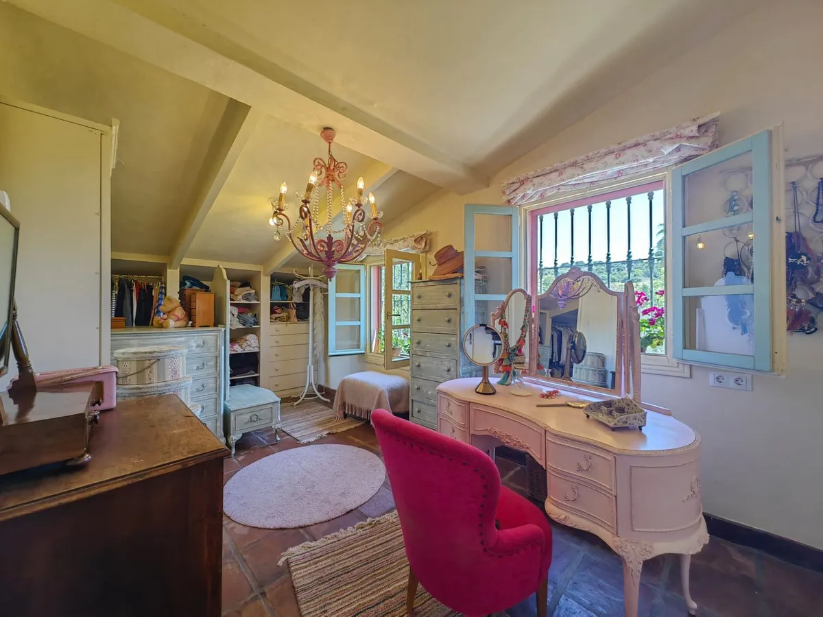 0c594cba-2476-4a4c-96b9-4bf10561085c