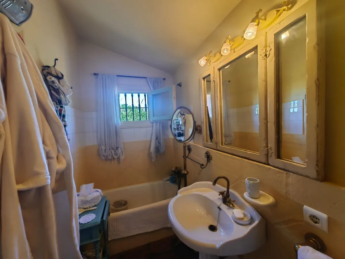 64f93eb9-b0a7-4120-a5cf-3abe477f5375