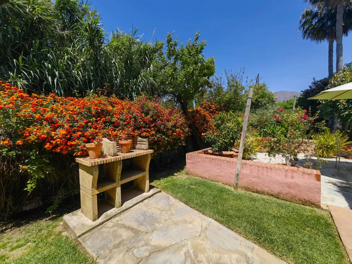 7bc949c7-4372-442a-8221-b243518b9580