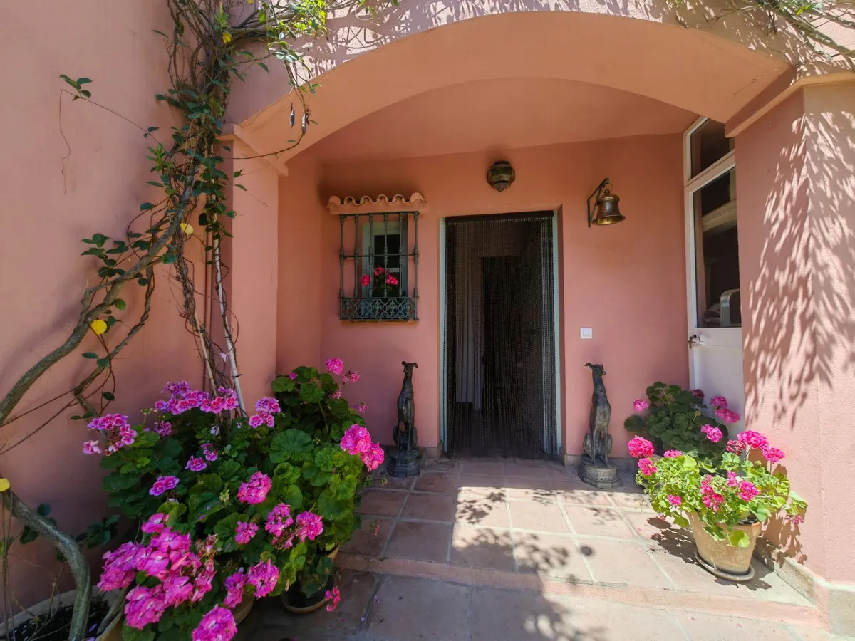 f4328911-69c0-4bb8-8551-f0003a8f483e