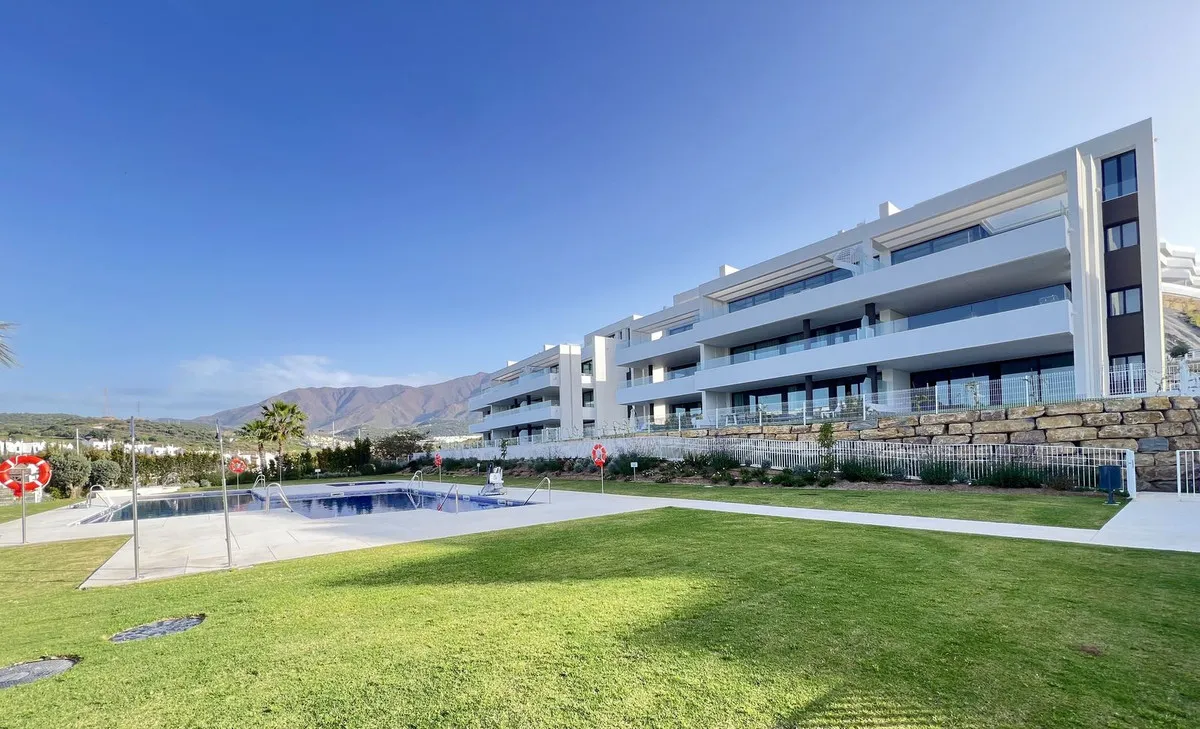 8e613c6b-f195-476c-81c1-00f73790281e