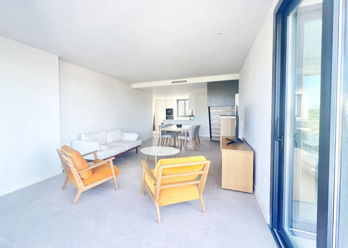 ae83570c-e545-45c1-b2df-a550d471e178