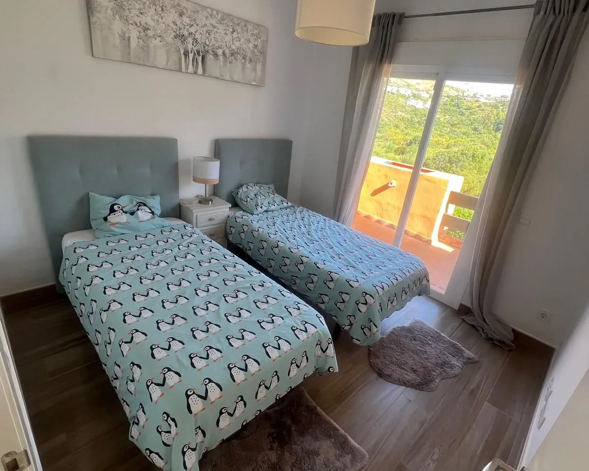 6ae98257-4159-4f35-9cd5-2e073639d359