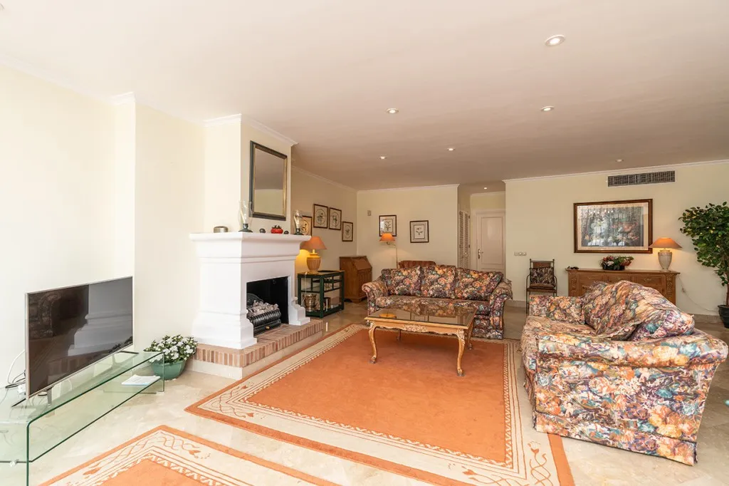 c0cdb7b4-fef1-468f-aa7e-5516a28c2fed