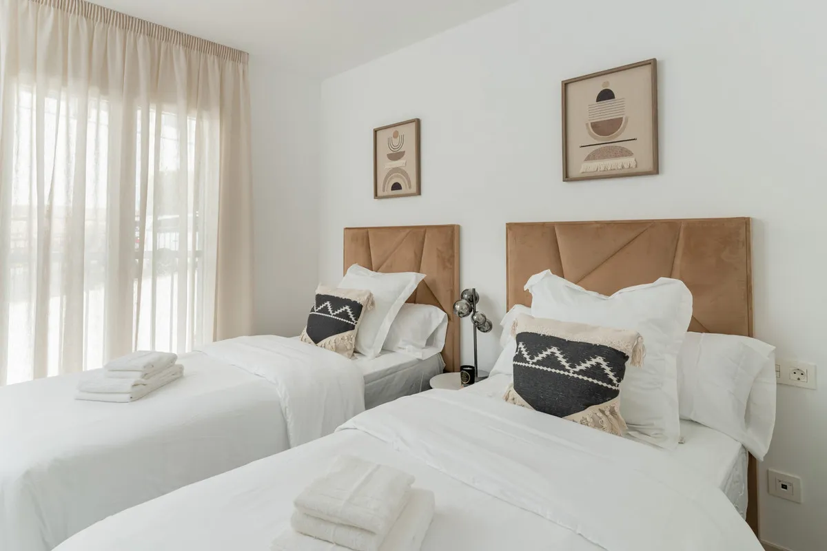 7657dea2-f37b-4cfe-bd16-a5d4068a03a9