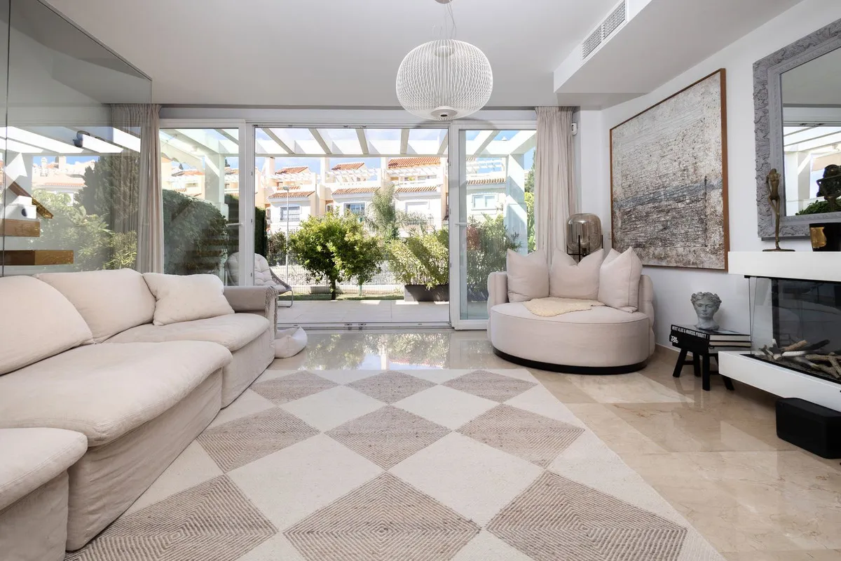 1a5c25b0-27f0-4e2f-986c-e465f636535a