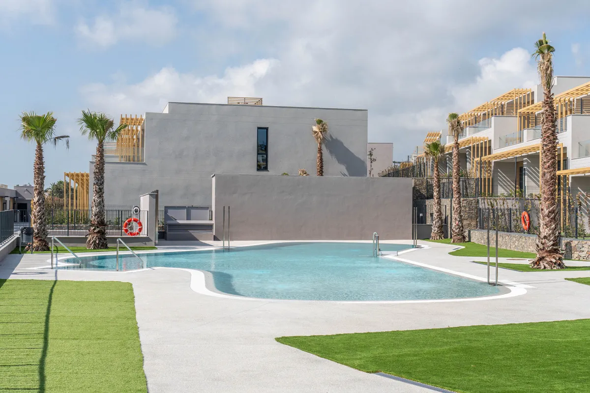 40b5cf32-7cf6-4f4a-a994-7efd79eaaf1e