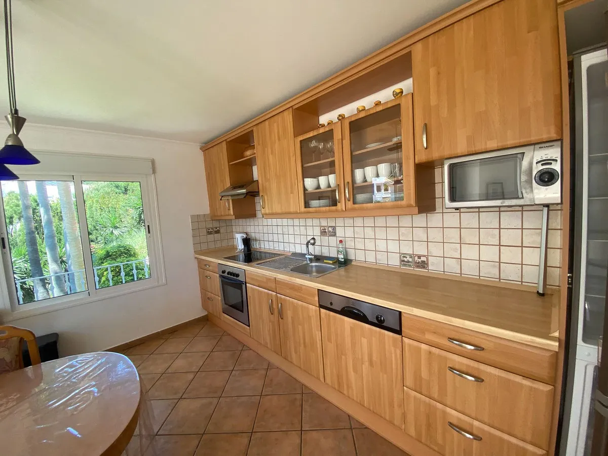 c4176de4-a6d1-4e94-8e96-4d0a8383ce75