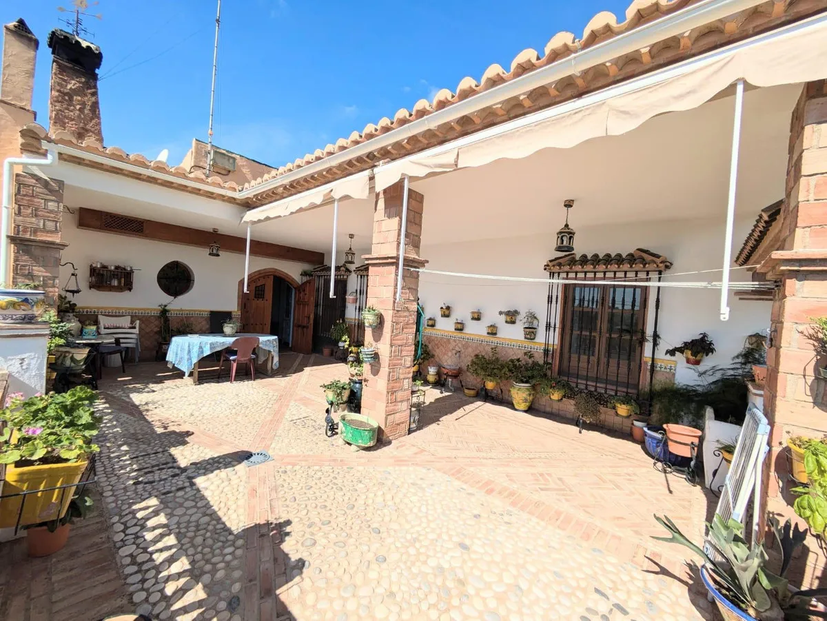 b4dd6523-0051-48c0-8d42-d28becf81862