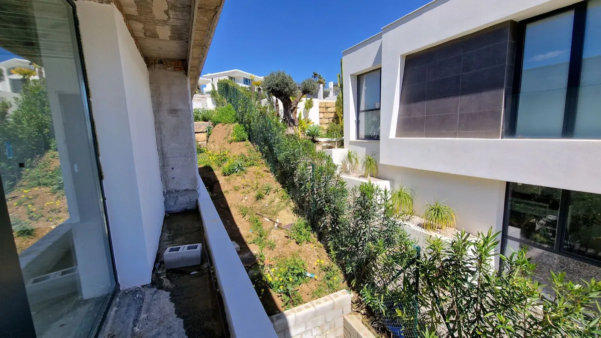 e656b5ea-da7f-4fd7-97b9-7f3f21dd5841