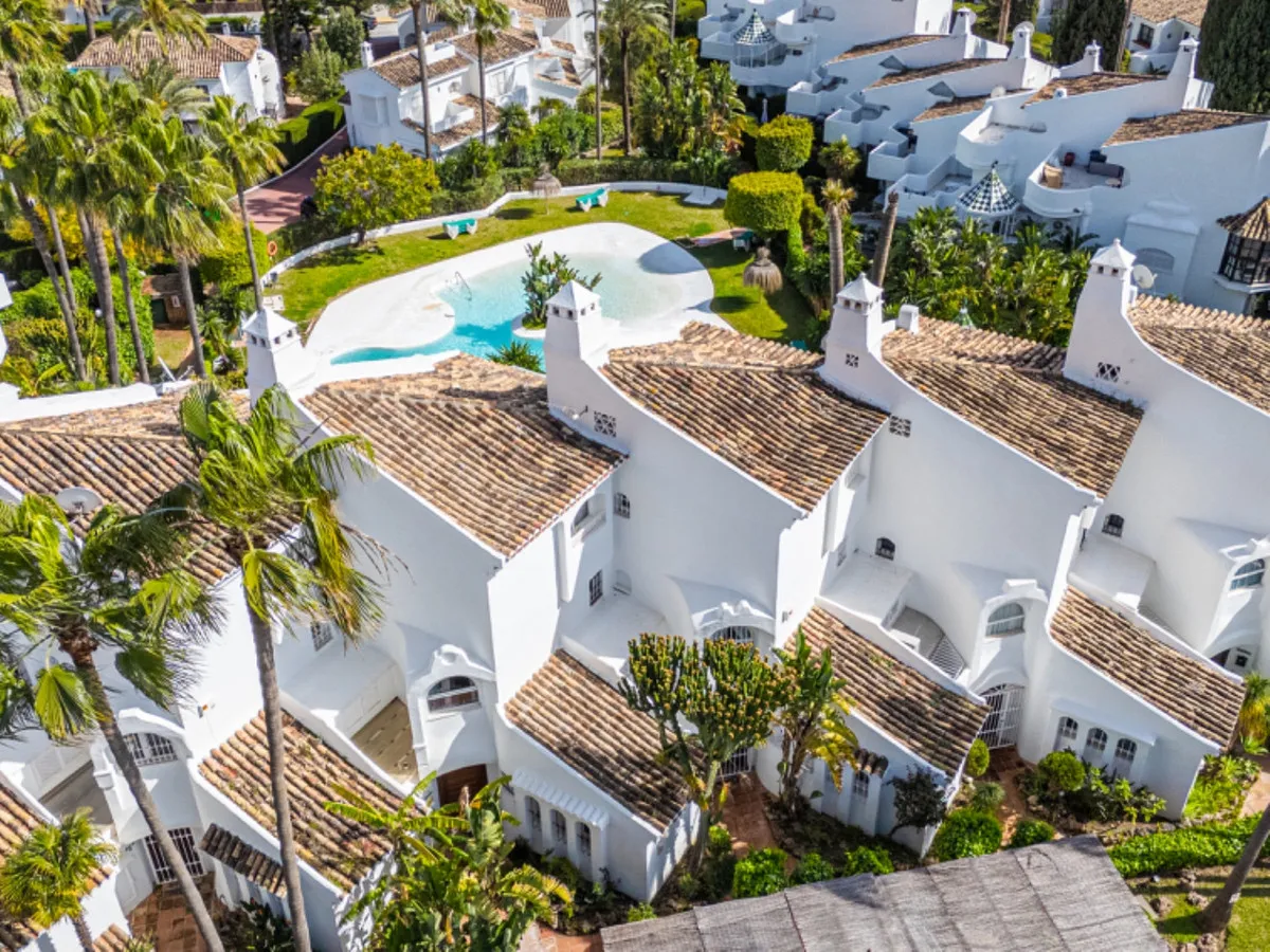 7b70741b-9f50-4fe3-83c5-bf7b3f95fb1a