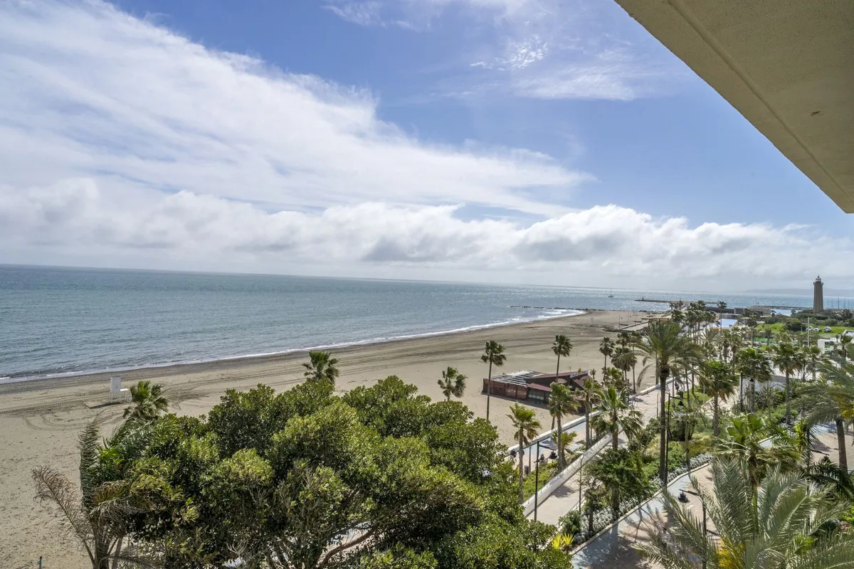 203dfdf6-73c5-40f4-9f0e-85b5789f6e74