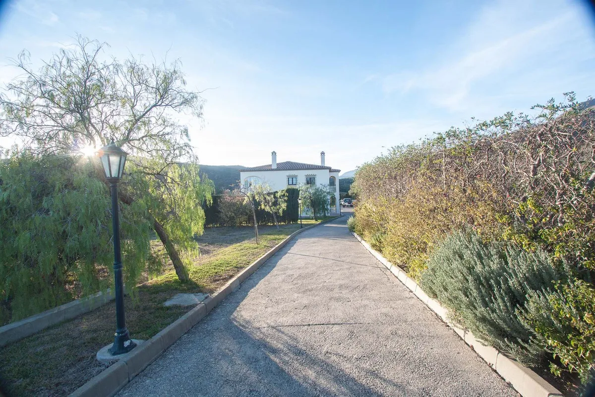 300c8df6-0907-4e32-8fd9-2909c93a243f