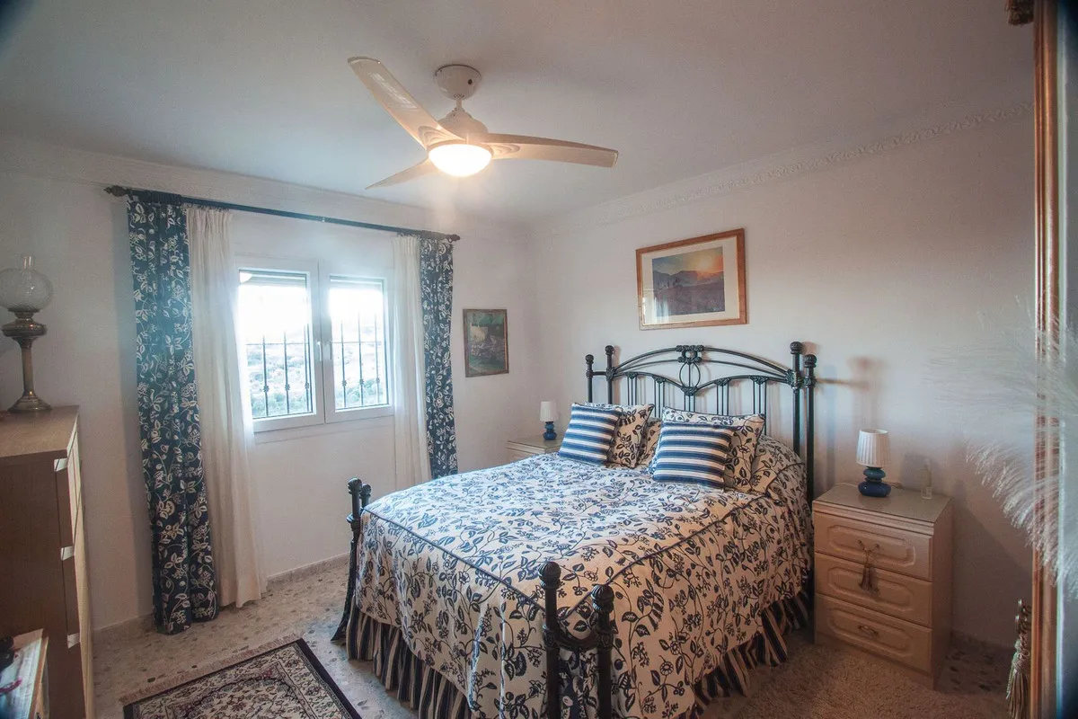 925f6024-d2e5-43ad-8855-58bcc726a85d