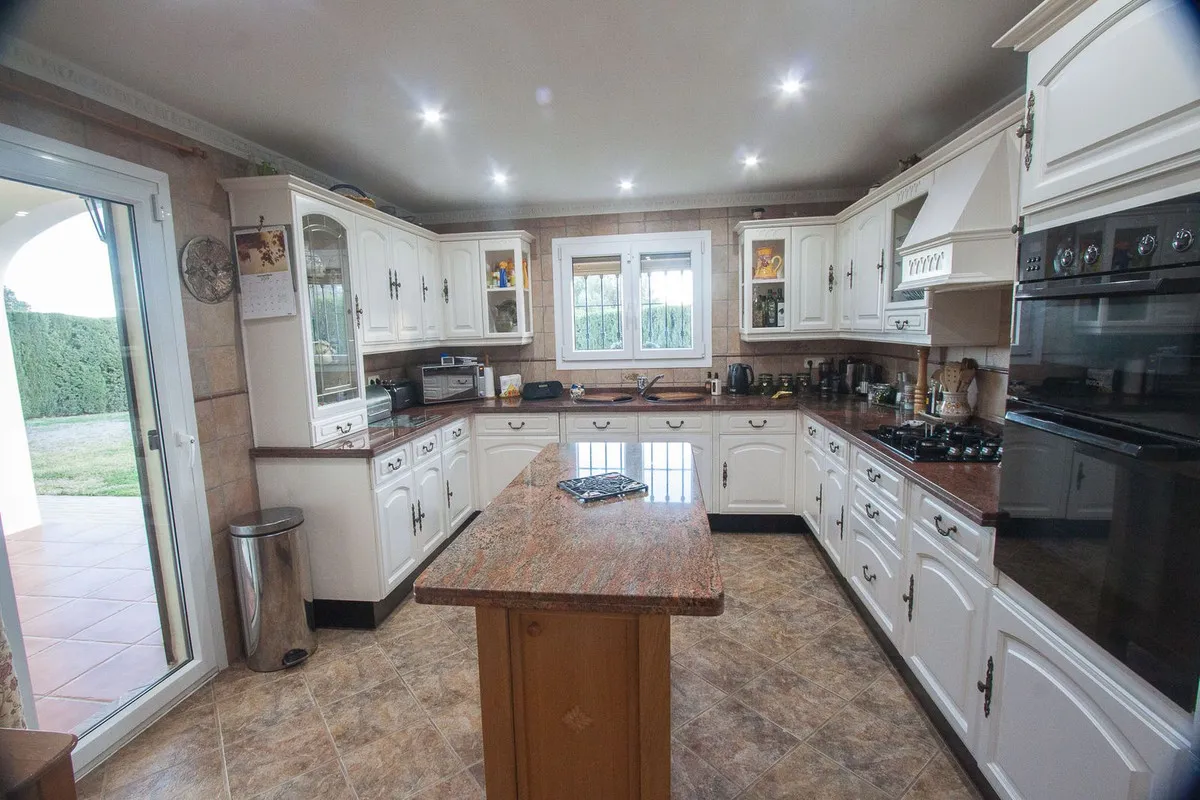 cb9816a7-57f6-46e5-b852-391c4a51f2b1