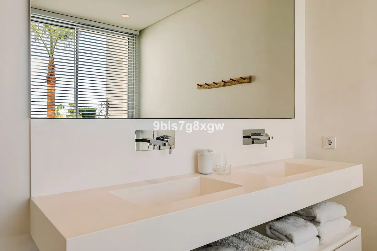 8e6ce098-1c6f-41eb-87ec-c850b68e8831