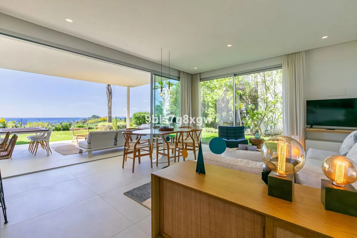 b8d493a6-66e0-48fb-a0e5-1b884b7cbe2f