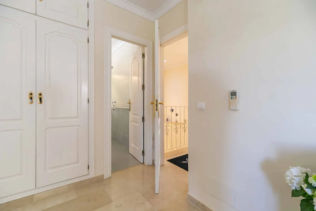 49990a56-3c6a-46ab-969d-e01bdb093650