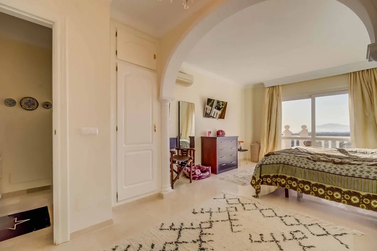 4ac02b6f-71a1-48e1-89c8-499ba1c3138b