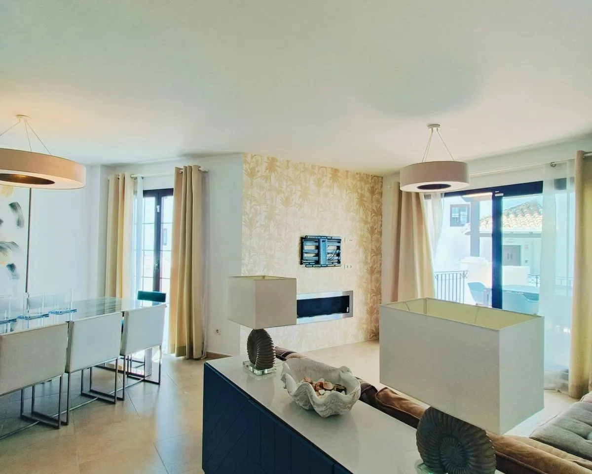 61d0d68a-f3f7-48d7-8287-b2b53f9d5b25