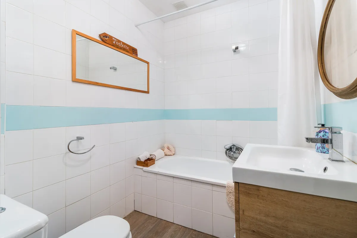 d5e733f8-4303-43fa-9985-dbef9c131c7d