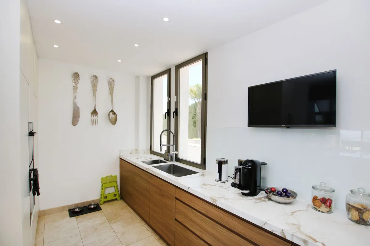 5278f825-20fd-40cc-8d00-809628b055e0