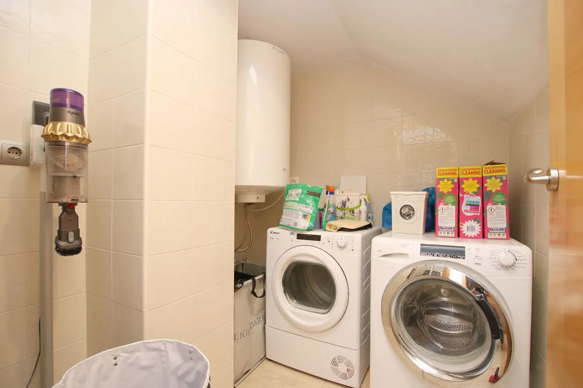 8e5577f3-3a58-4a1f-829c-9c8f76b6766c