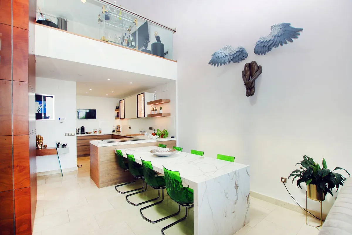 a27f2d2f-fe58-4c30-9a60-680c24a3a341