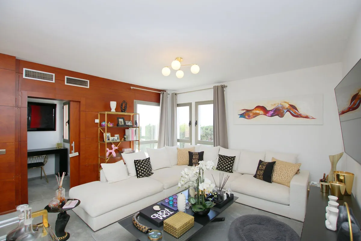 a91ef279-c2c3-456b-8185-22aa53a9d05c