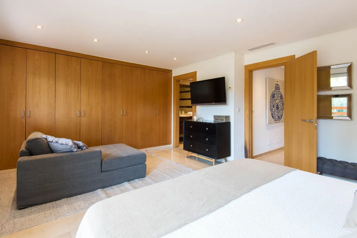 25a47db0-5f93-4bd4-bdea-6e20c3d6f148