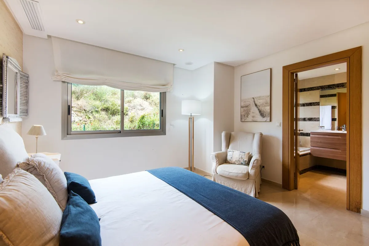 d8e43210-5d20-403f-ab29-860ccd9866f0