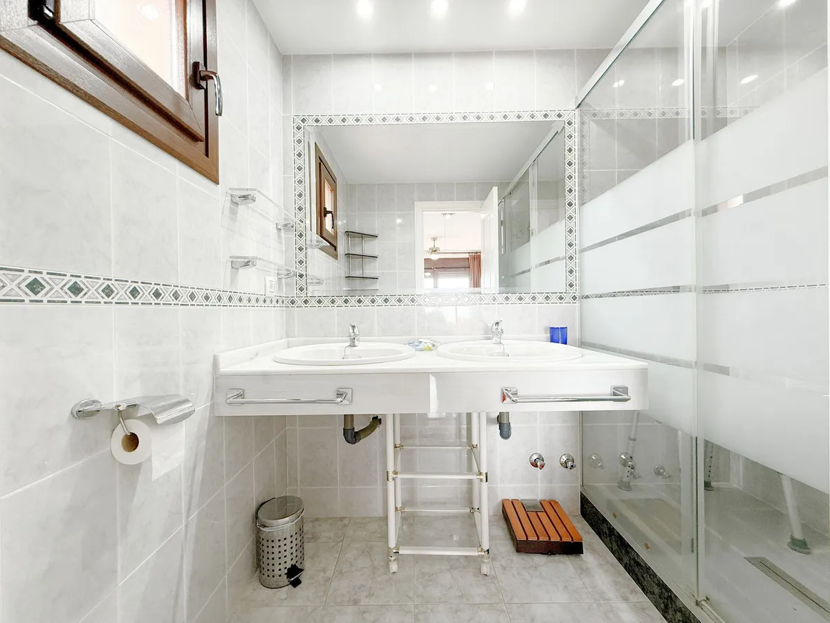 d9c75265-97bd-4e21-99ef-4ba591b8702a