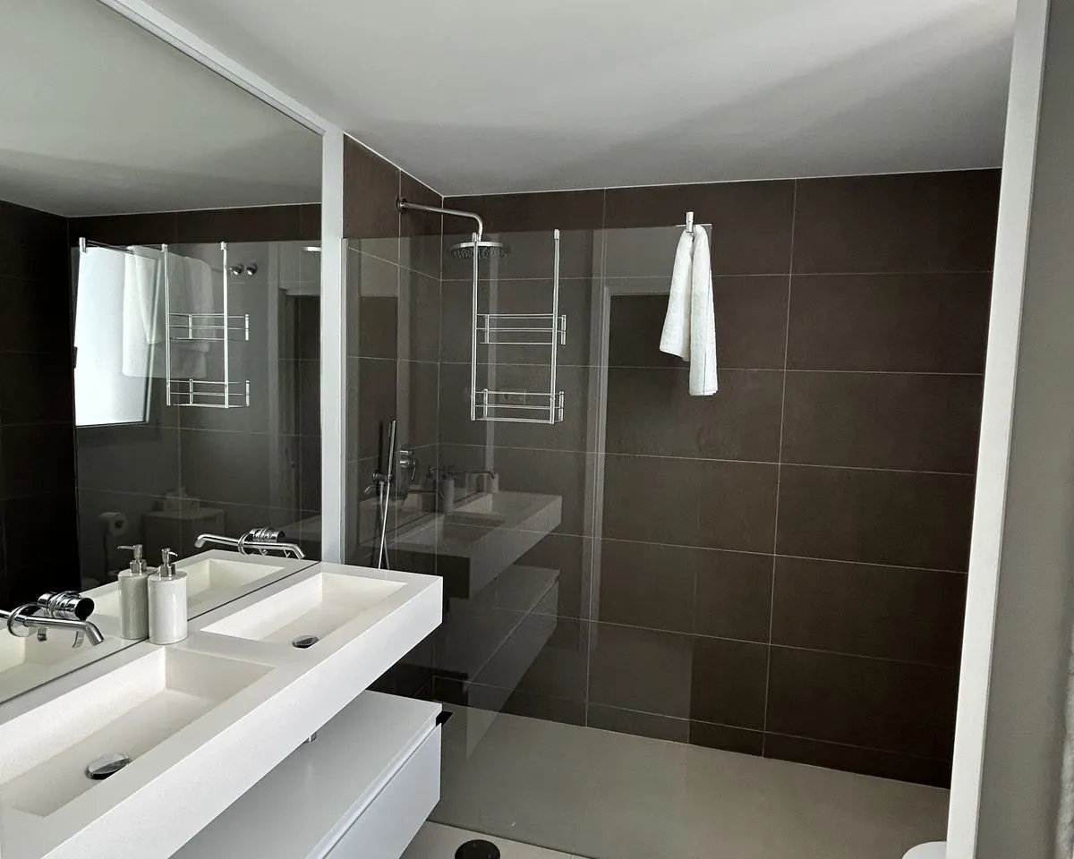 b8ac50ce-73f2-41c2-a11c-ca88ddb5e781