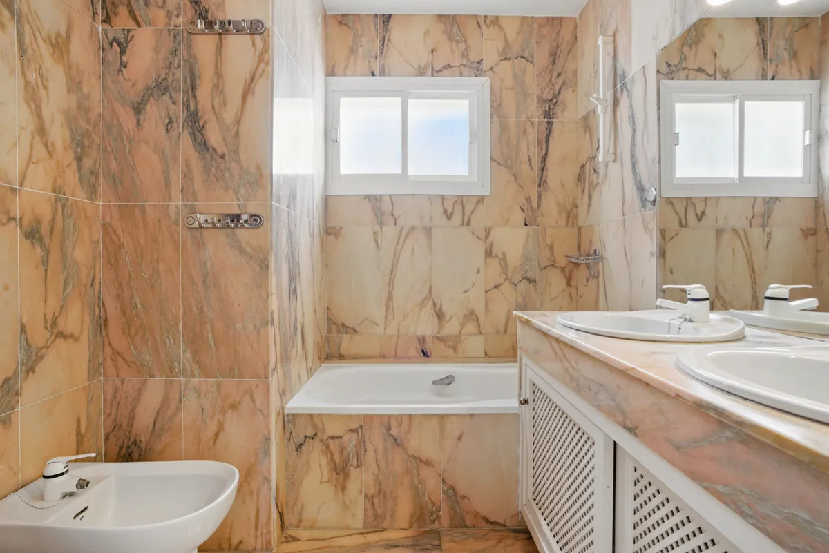 e8e45d90-0986-4ac0-9777-0f2add658c3b