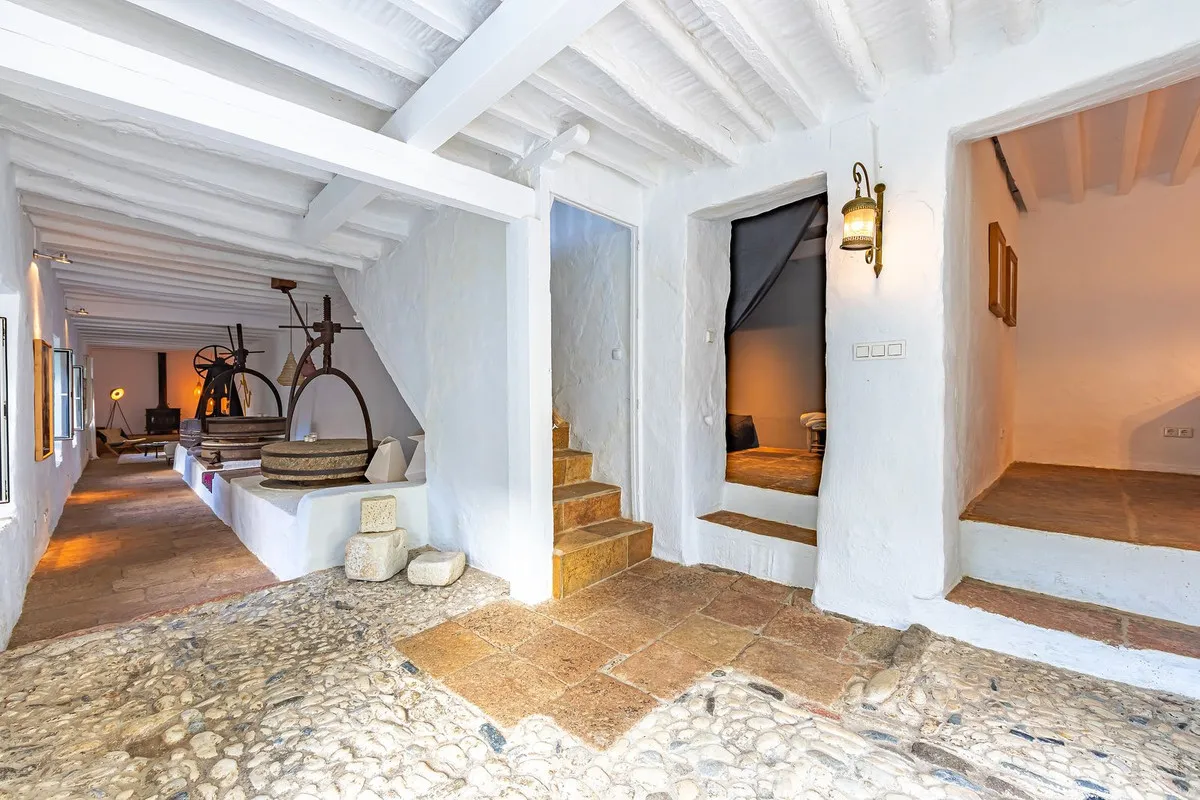 40193dc6-8fde-4fcc-abc9-b3015d131d8e