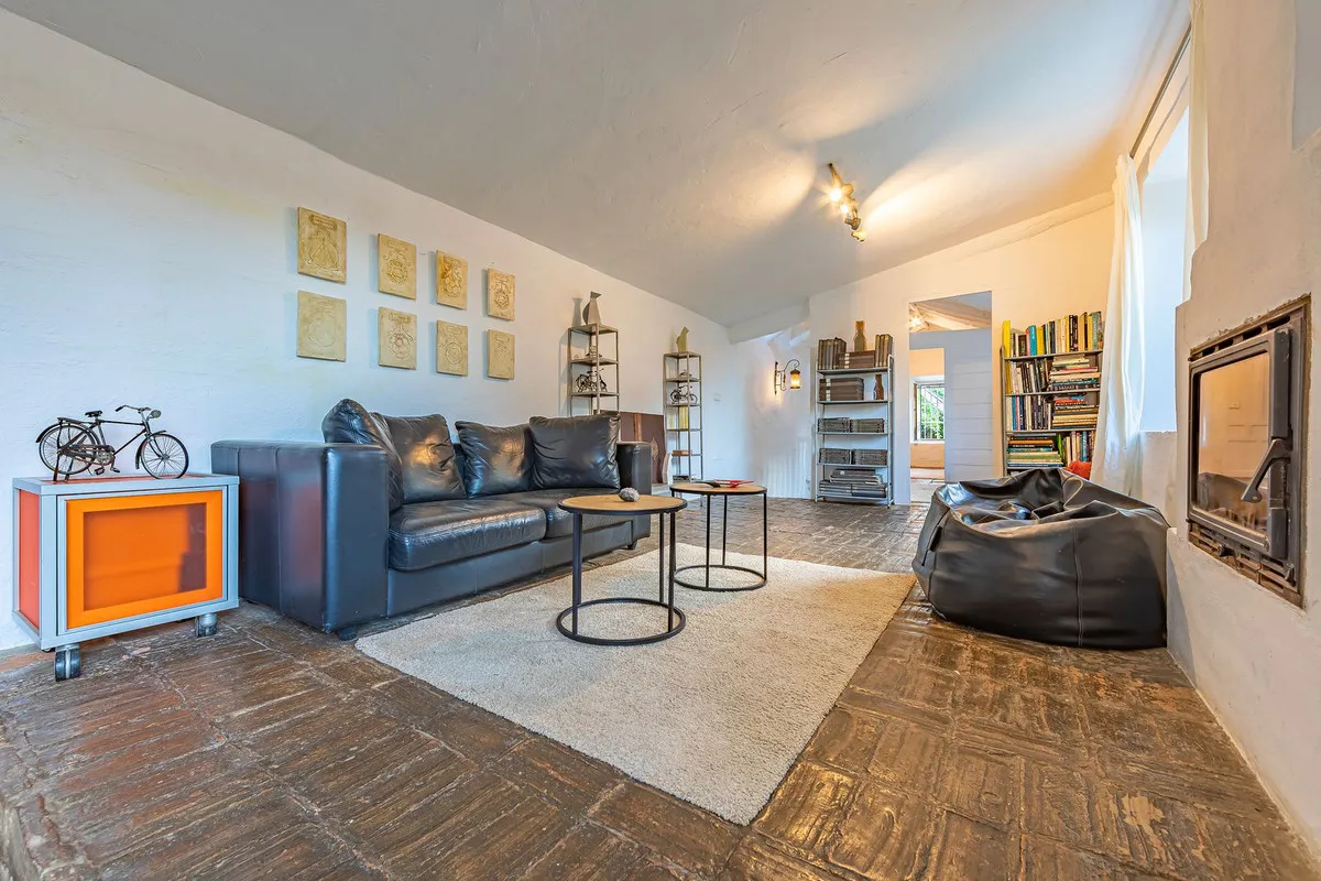 853d0d5e-e071-41fc-adc8-436e8effd8b8