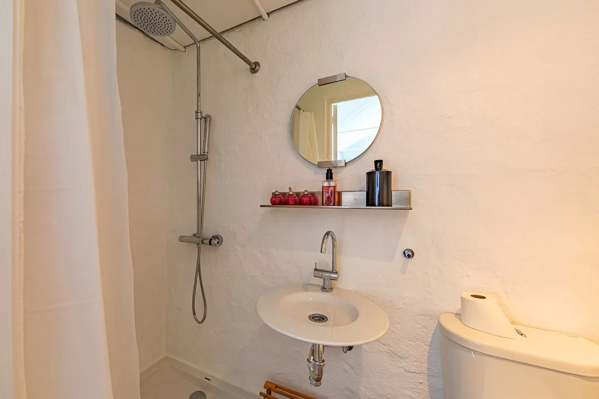 9bde387c-49a2-477e-94b5-24d89b1566c9